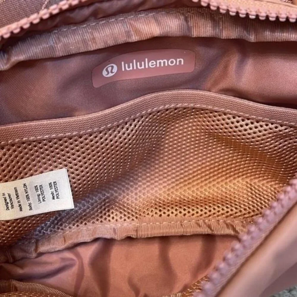 Lululemon belt bag Pink color Fanny bag , Brand NWT - Picture 3 of 3